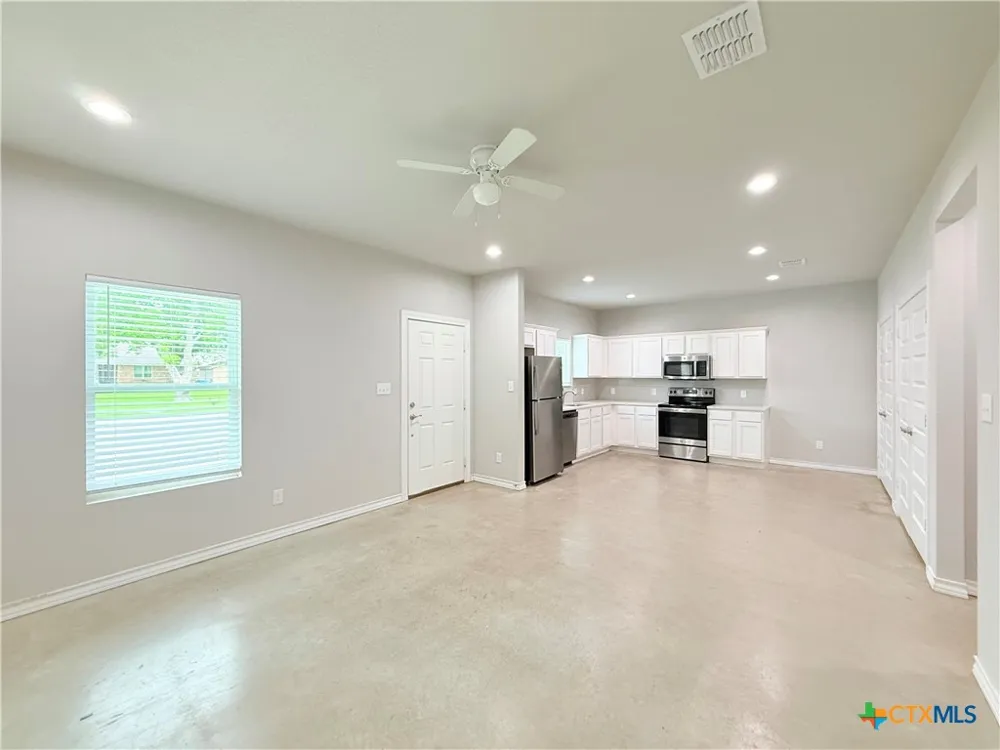 611 E Martindale Street #B Seguin, TX 78155
