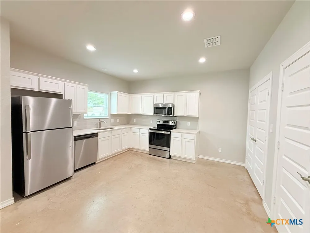 611 E Martindale Street #B Seguin, TX 78155