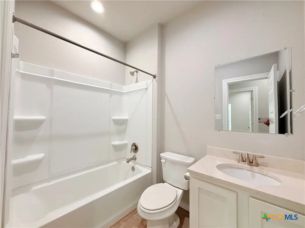 611 E Martindale Street #B Seguin, TX 78155