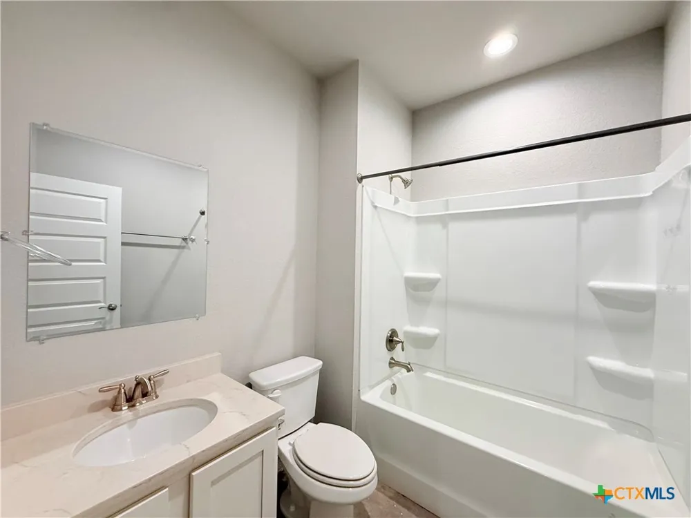611 E Martindale Street #B Seguin, TX 78155