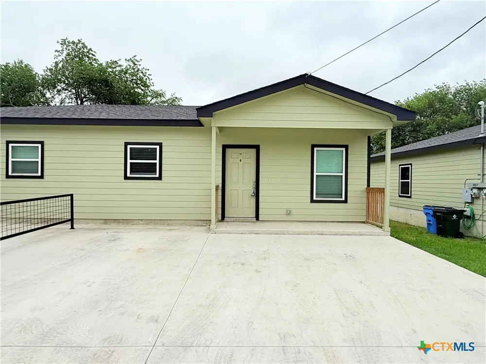 611 E Martindale Street #B Seguin, TX 78155