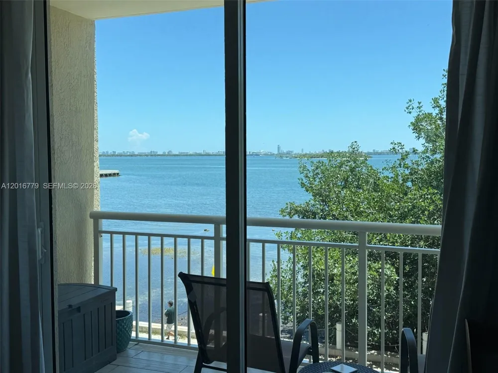 2000 Bayshore Dr #220 Miami, FL 33137