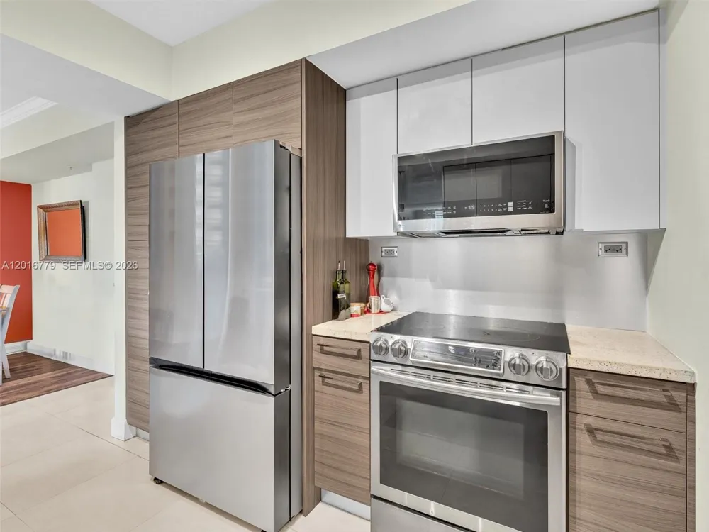 2000 Bayshore Dr #220 Miami, FL 33137
