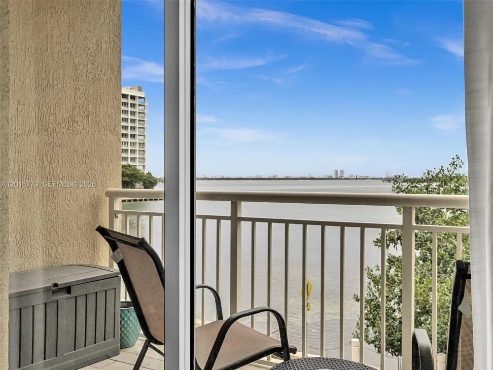 2000 Bayshore Dr #220 Miami, FL 33137