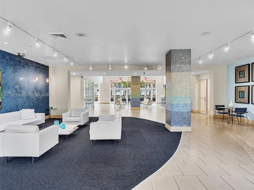 2000 Bayshore Dr #220 Miami, FL 33137