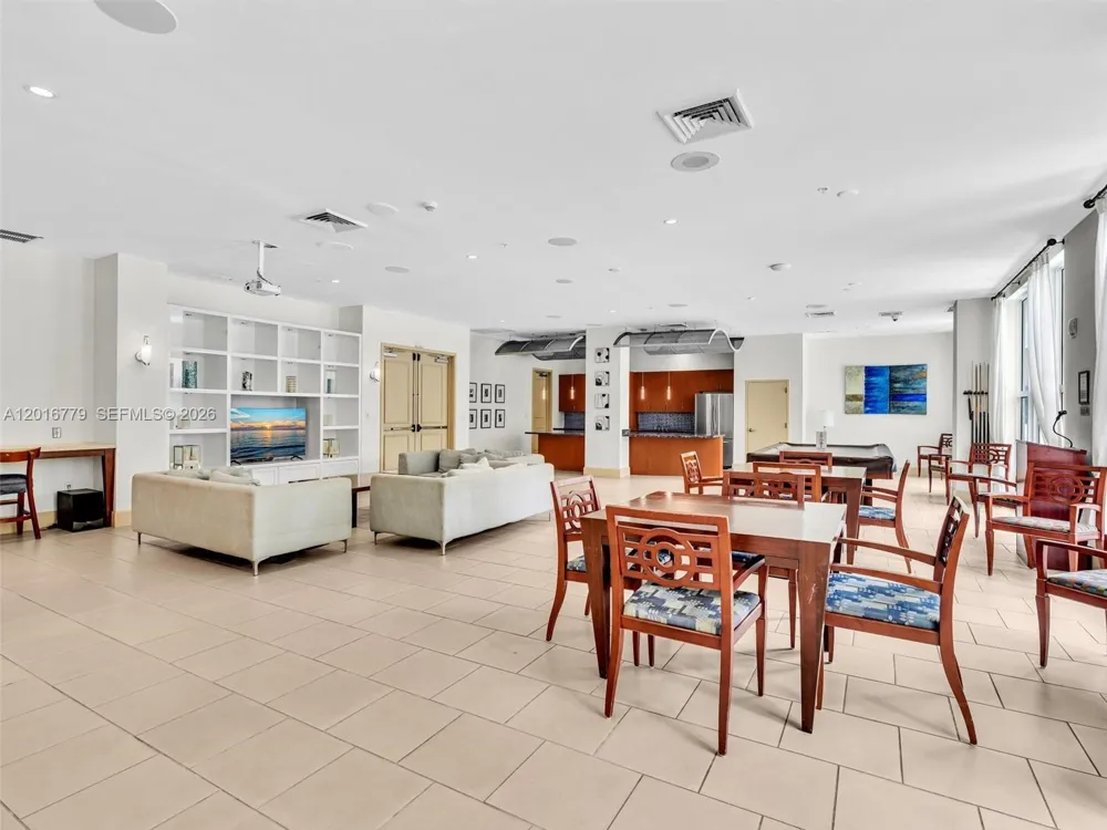 2000 Bayshore Dr #220 Miami, FL 33137