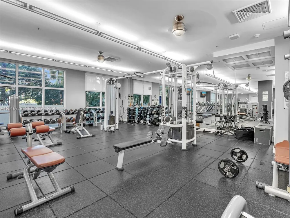 2000 Bayshore Dr #220 Miami, FL 33137