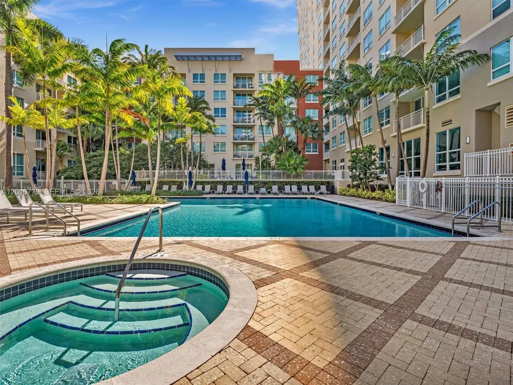 2000 Bayshore Dr #220 Miami, FL 33137