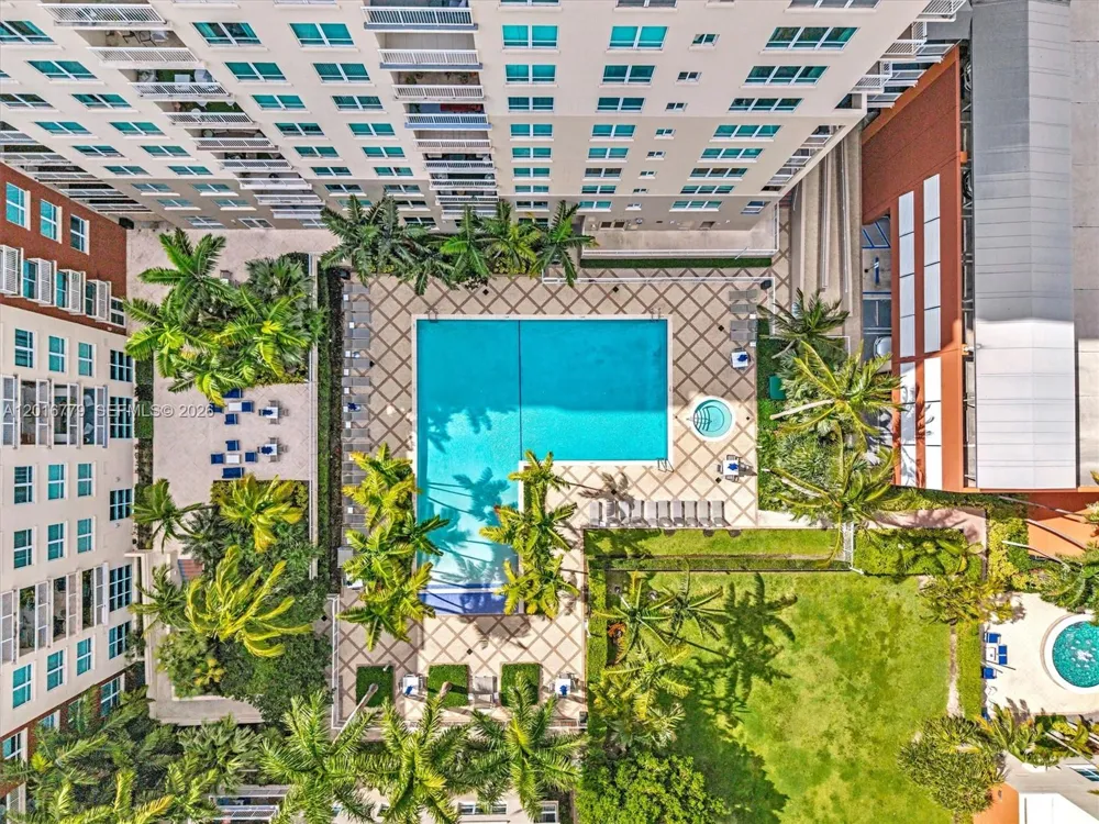 2000 Bayshore Dr #220 Miami, FL 33137
