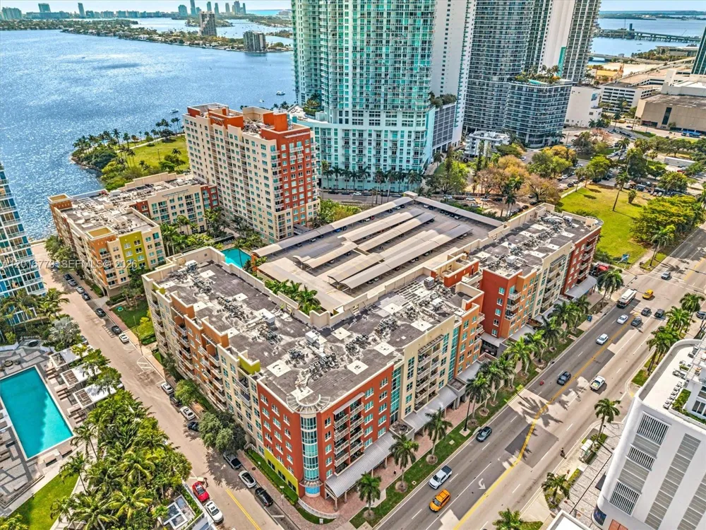 2000 Bayshore Dr #220 Miami, FL 33137