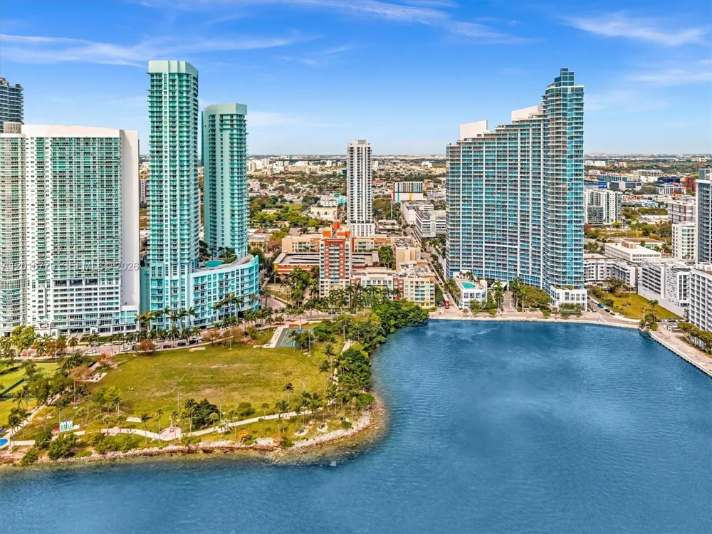 2000 Bayshore Dr #220 Miami, FL 33137