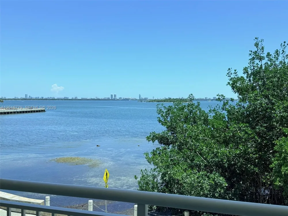 2000 Bayshore Dr #220 Miami, FL 33137