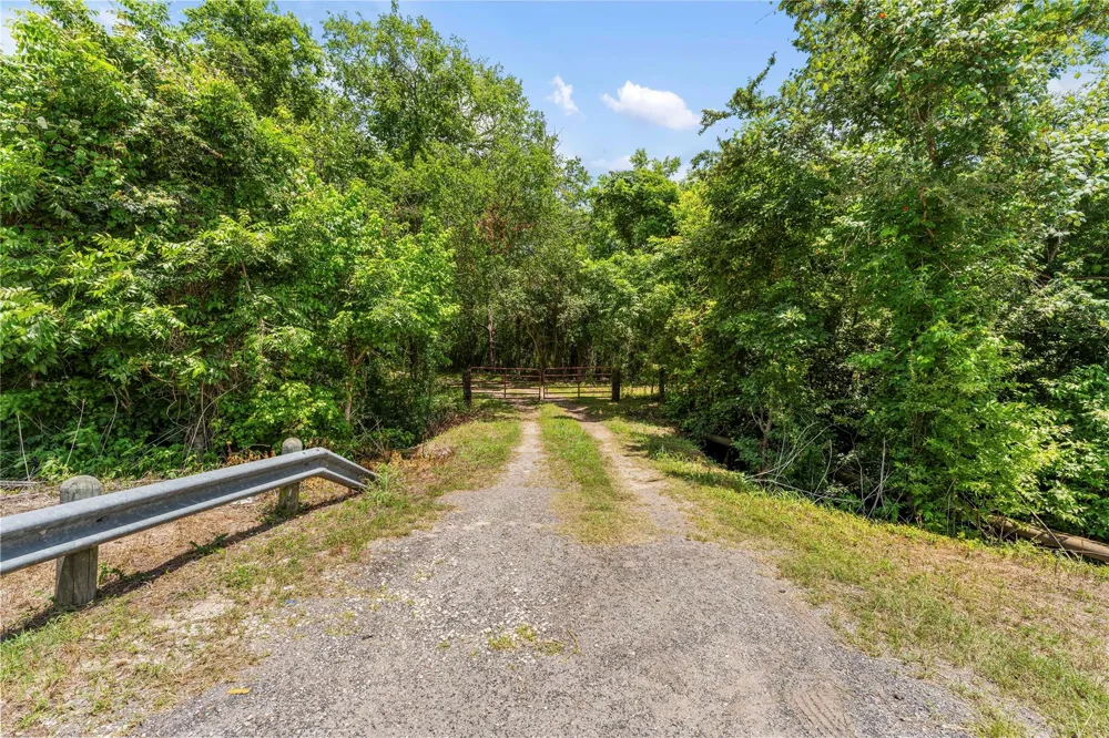 10840 Fm 442 Boling, TX 77420