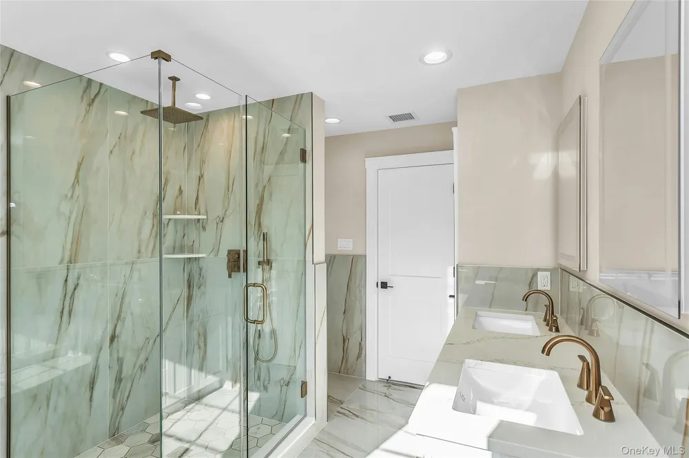 76 Wyoming Court Syosset, NY 11791