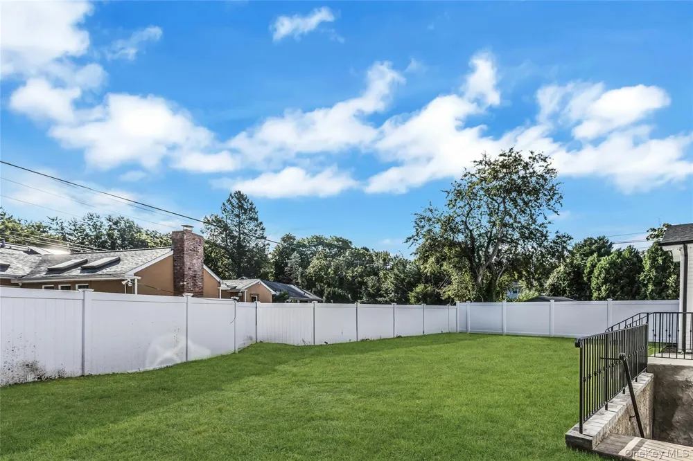 76 Wyoming Court Syosset, NY 11791