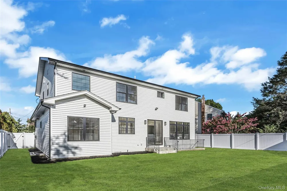 76 Wyoming Court Syosset, NY 11791
