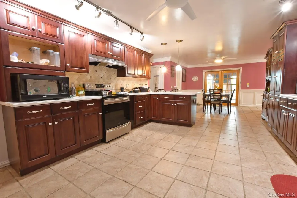 5 Easterly Court Manorville, NY 11949