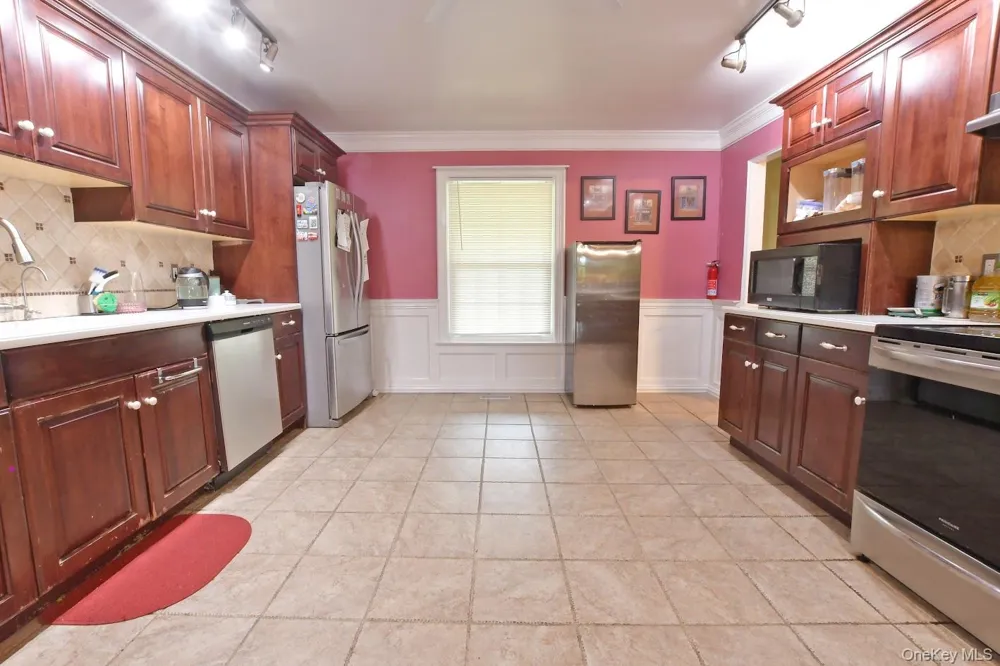 5 Easterly Court Manorville, NY 11949