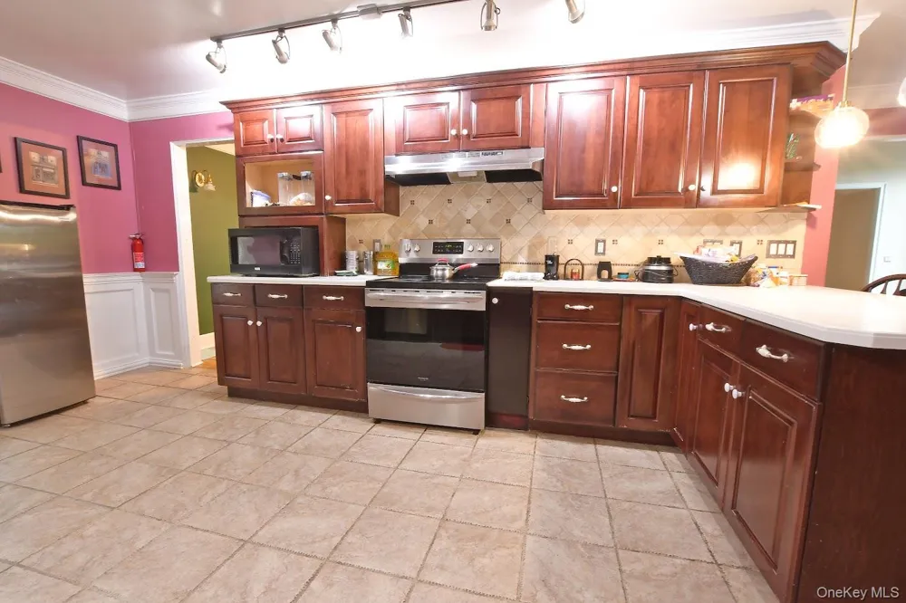 5 Easterly Court Manorville, NY 11949