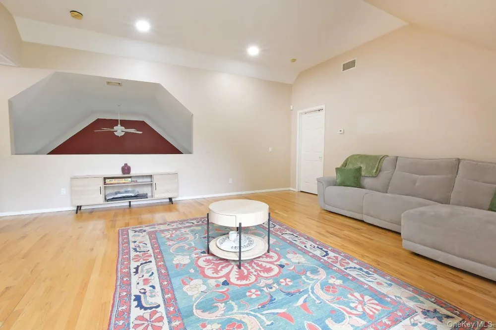 5 Easterly Court Manorville, NY 11949