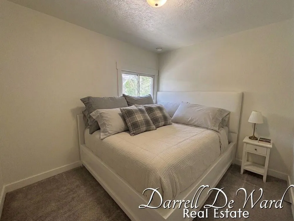 1710 Indiana Avenue Lansing, MI 48906