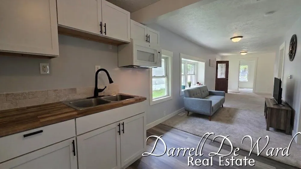 1710 Indiana Avenue Lansing, MI 48906