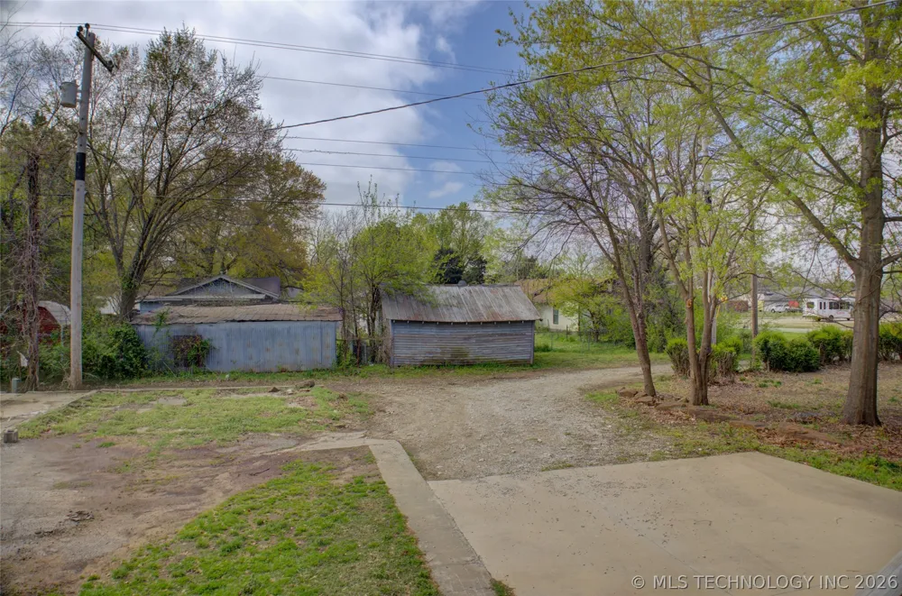 1106 E 6th Street Okmulgee, OK 74447