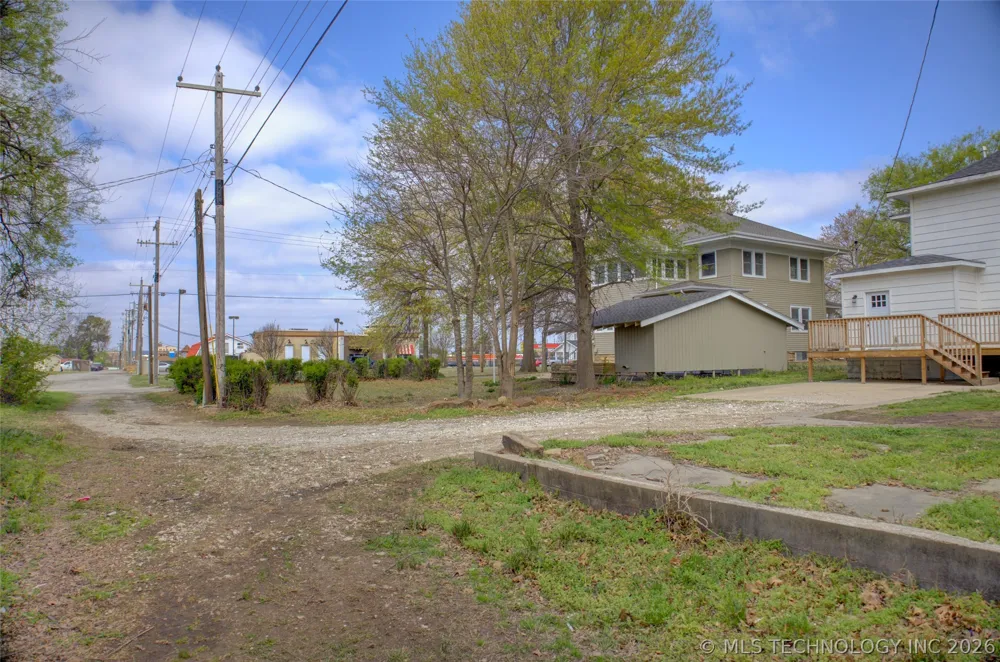 1106 E 6th Street Okmulgee, OK 74447