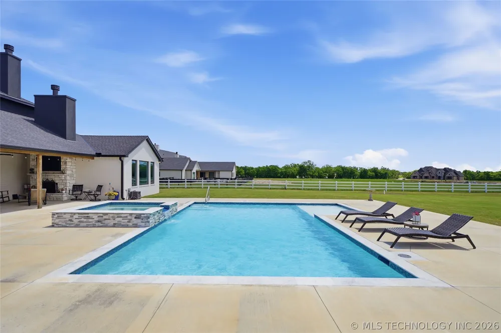 5882 E 171st Street S Bixby, OK 74008