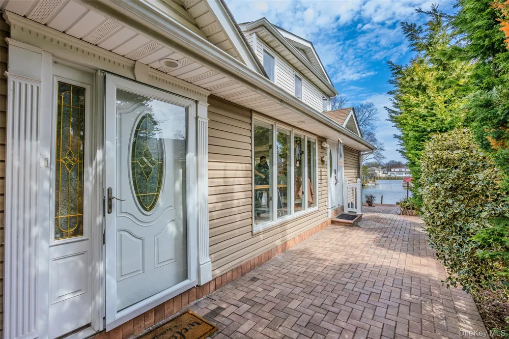 119 Alhambra Road Massapequa, NY 11758