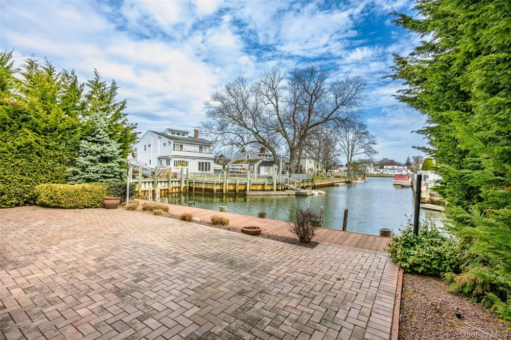 119 Alhambra Road Massapequa, NY 11758