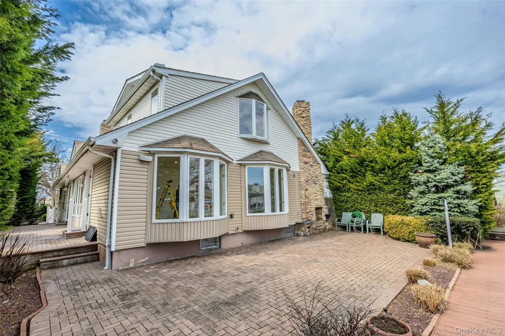 119 Alhambra Road Massapequa, NY 11758