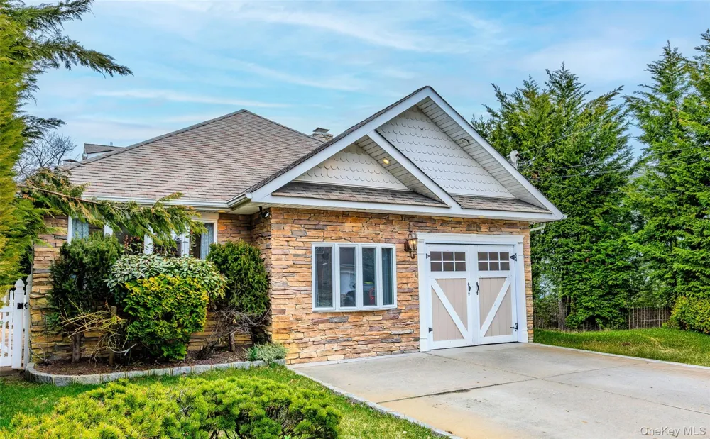 119 Alhambra Road Massapequa, NY 11758