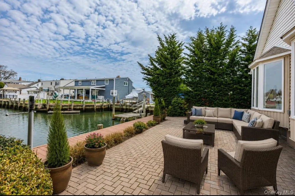 119 Alhambra Road Massapequa, NY 11758