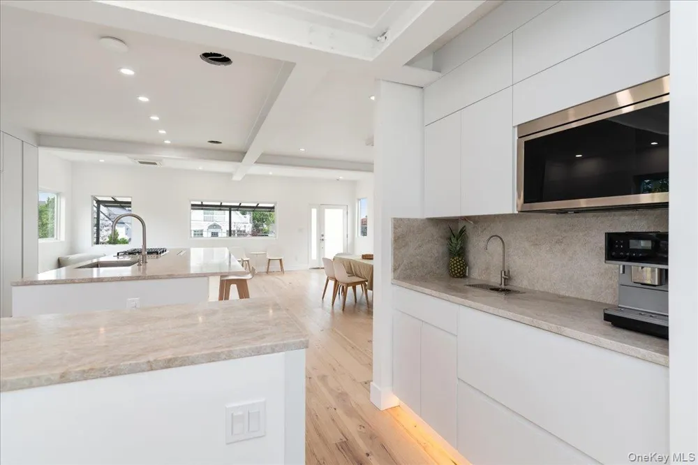 2105 Bay Boulevard Atlantic Beach, NY 11509