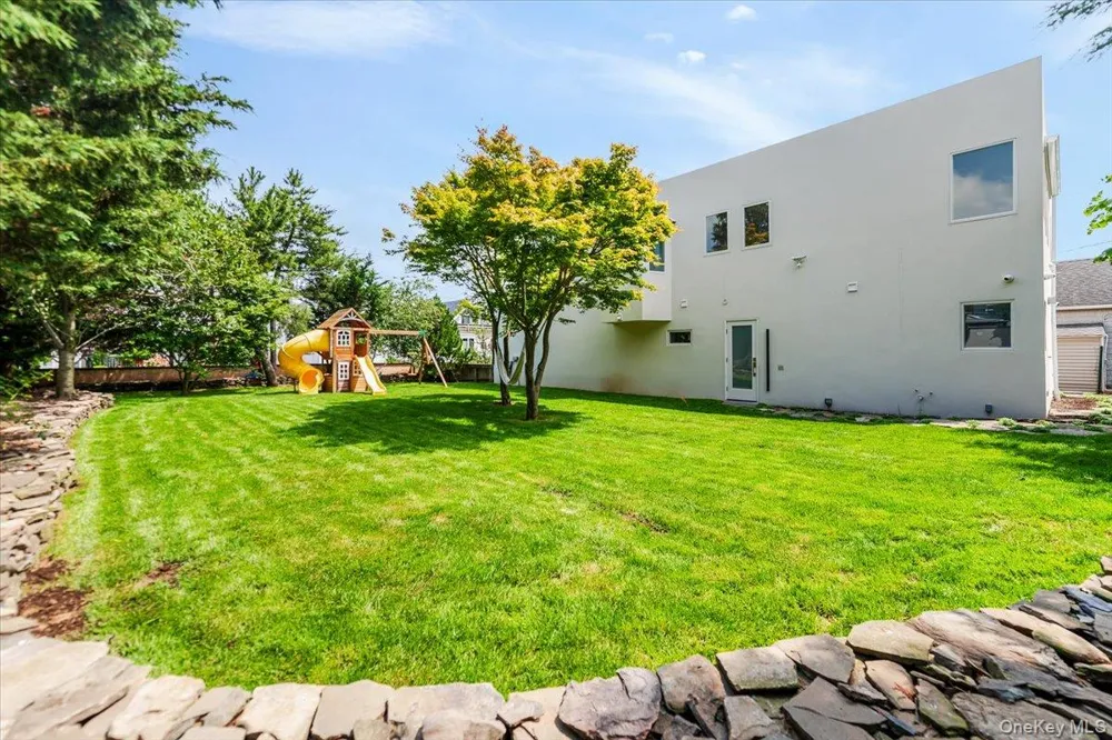 2105 Bay Boulevard Atlantic Beach, NY 11509