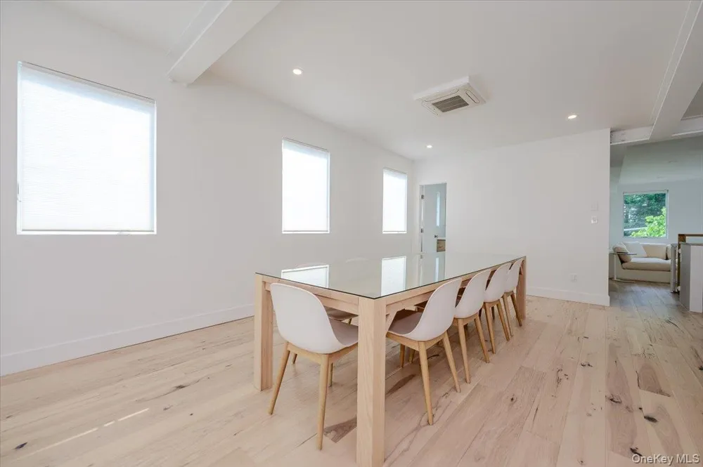 2105 Bay Boulevard Atlantic Beach, NY 11509