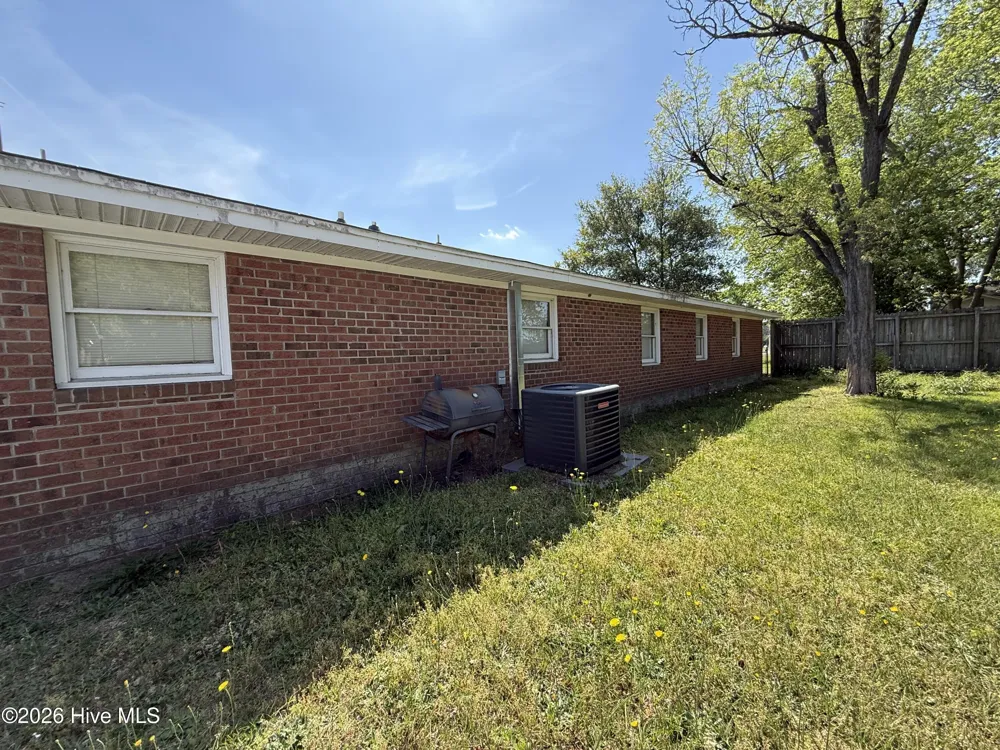 212 S Gillespie Street Elizabethtown, NC 28337
