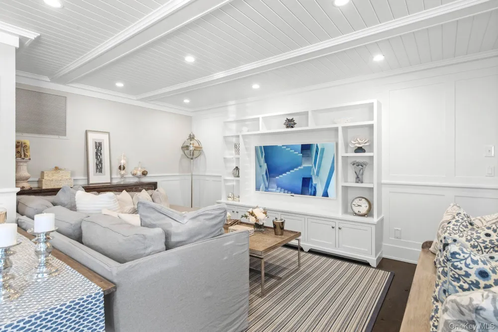 90 Rogers Avenue Westhampton Beach, NY 11978