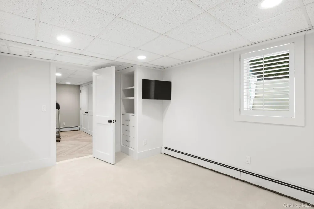 90 Rogers Avenue Westhampton Beach, NY 11978