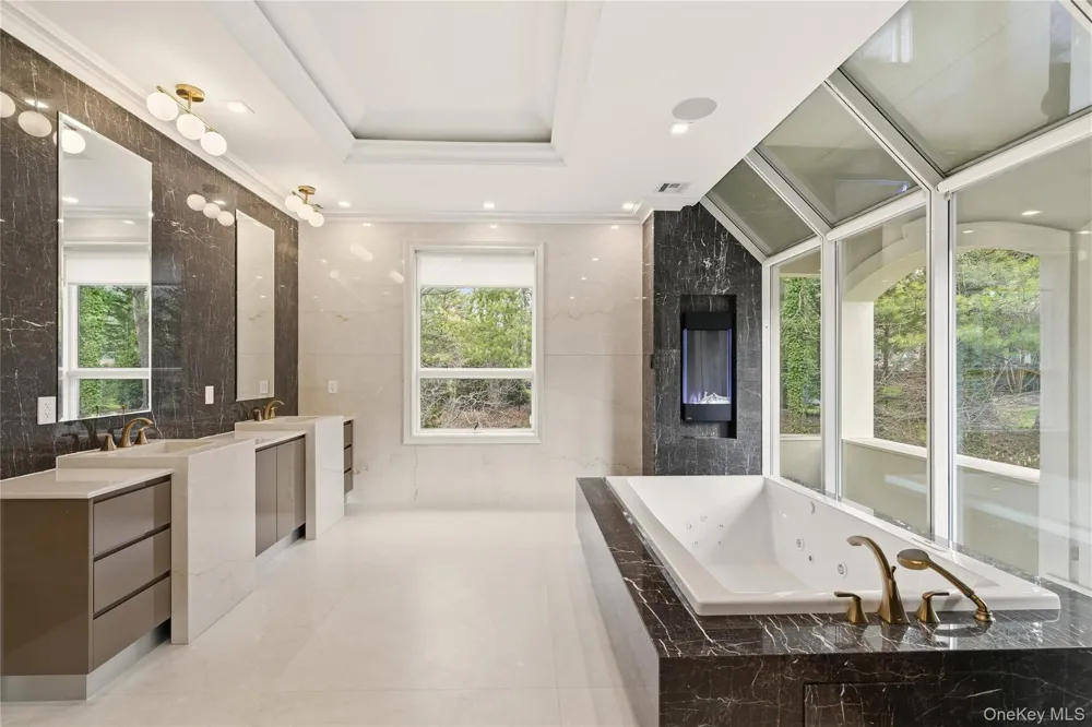 55 Coves Run Oyster Bay Cove, NY 11791