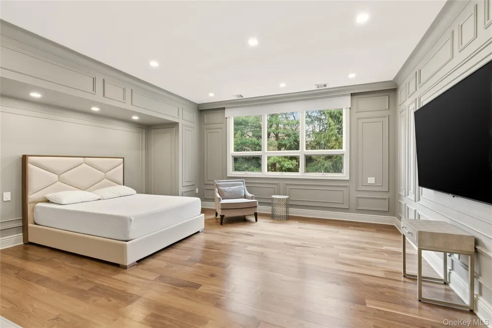 55 Coves Run Oyster Bay Cove, NY 11791