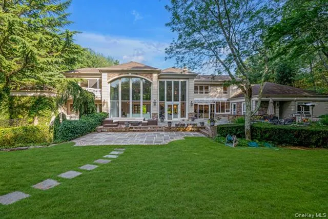 55 Coves Run Oyster Bay Cove, NY 11791