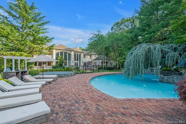 55 Coves Run Oyster Bay Cove, NY 11791