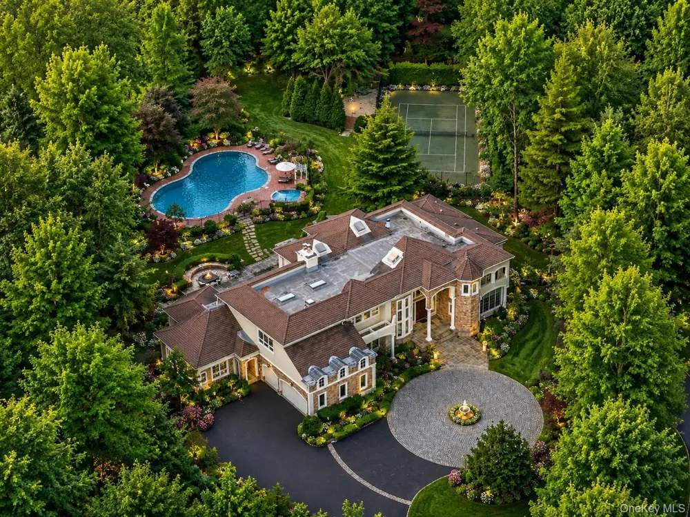 55 Coves Run Oyster Bay Cove, NY 11791