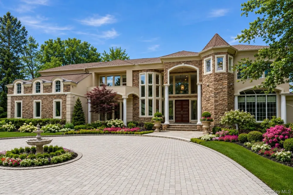 55 Coves Run Oyster Bay Cove, NY 11791
