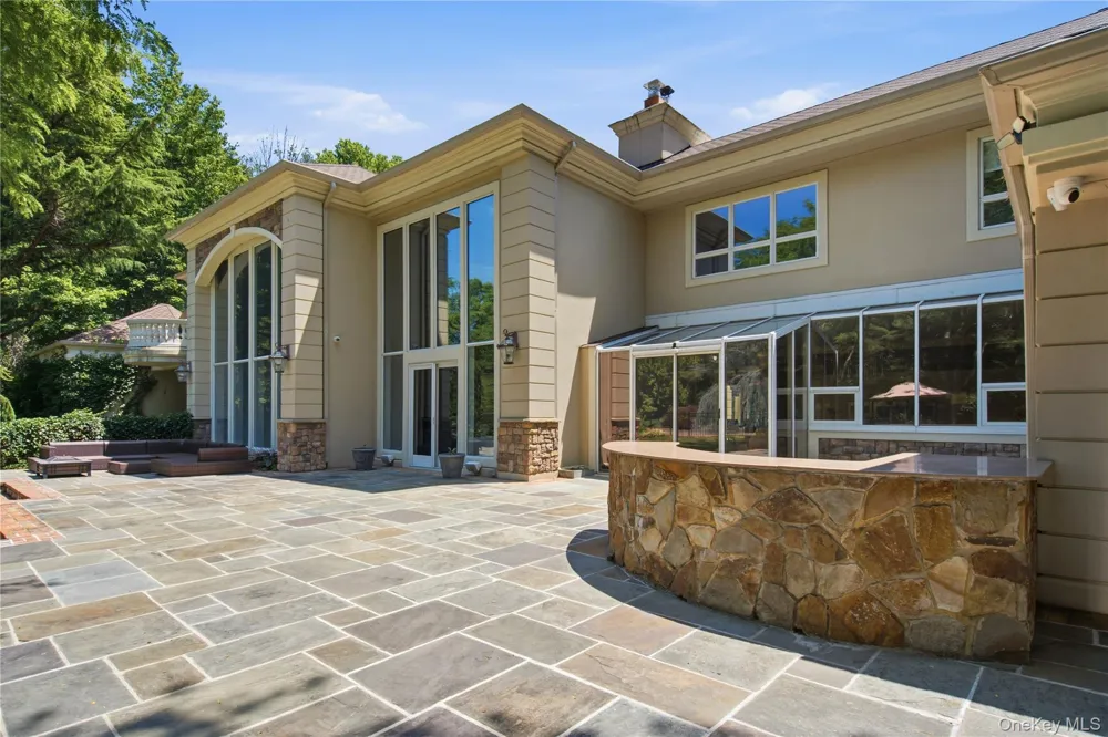 55 Coves Run Oyster Bay Cove, NY 11791