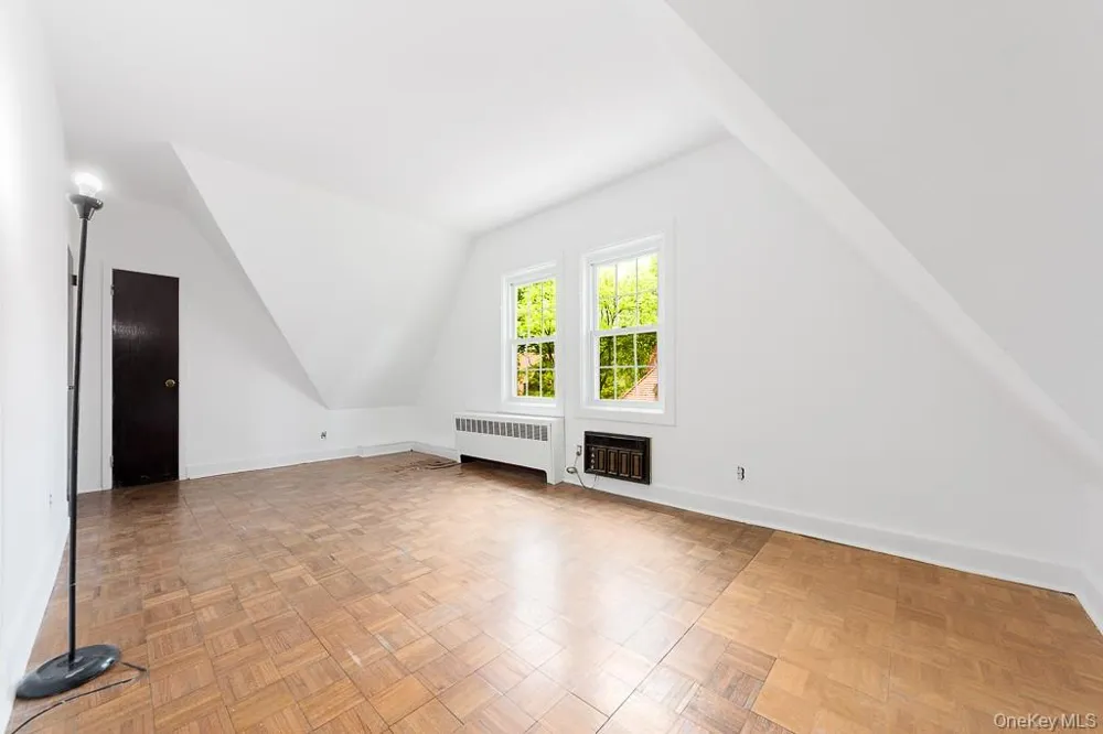 10 Station Square #R42 Forest Hills, NY 11375