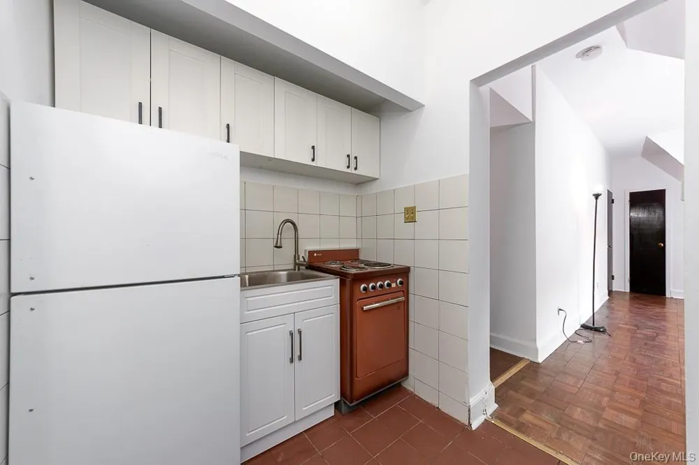 10 Station Square #R42 Forest Hills, NY 11375