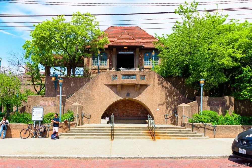 10 Station Square #R42 Forest Hills, NY 11375